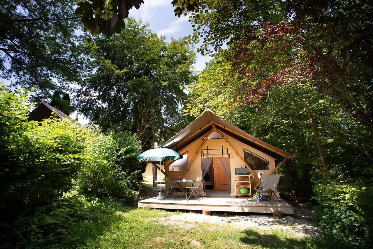 Huttopia Lac d'Aiguebelette Saint-Alban-de-Montbel Francia