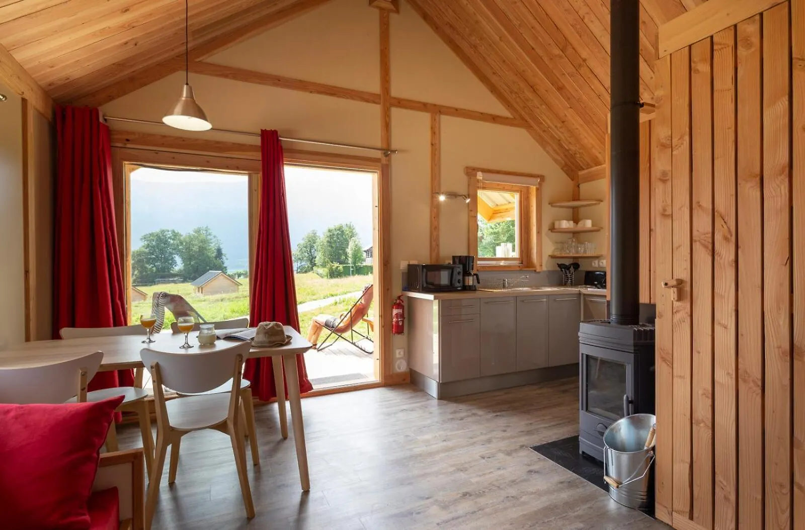 Huttopia Lac d'Aiguebelette Saint-Alban-de-Montbel Camping