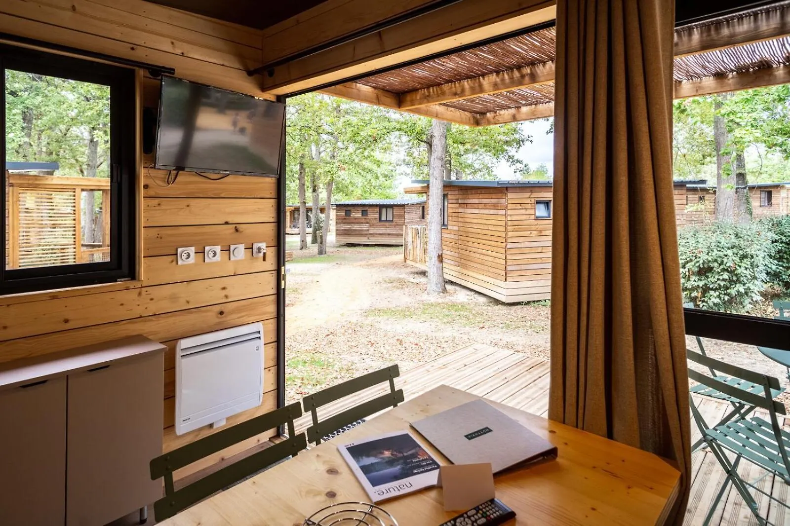 Camping Huttopia Lac d'Aiguebelette Saint-Alban-de-Montbel