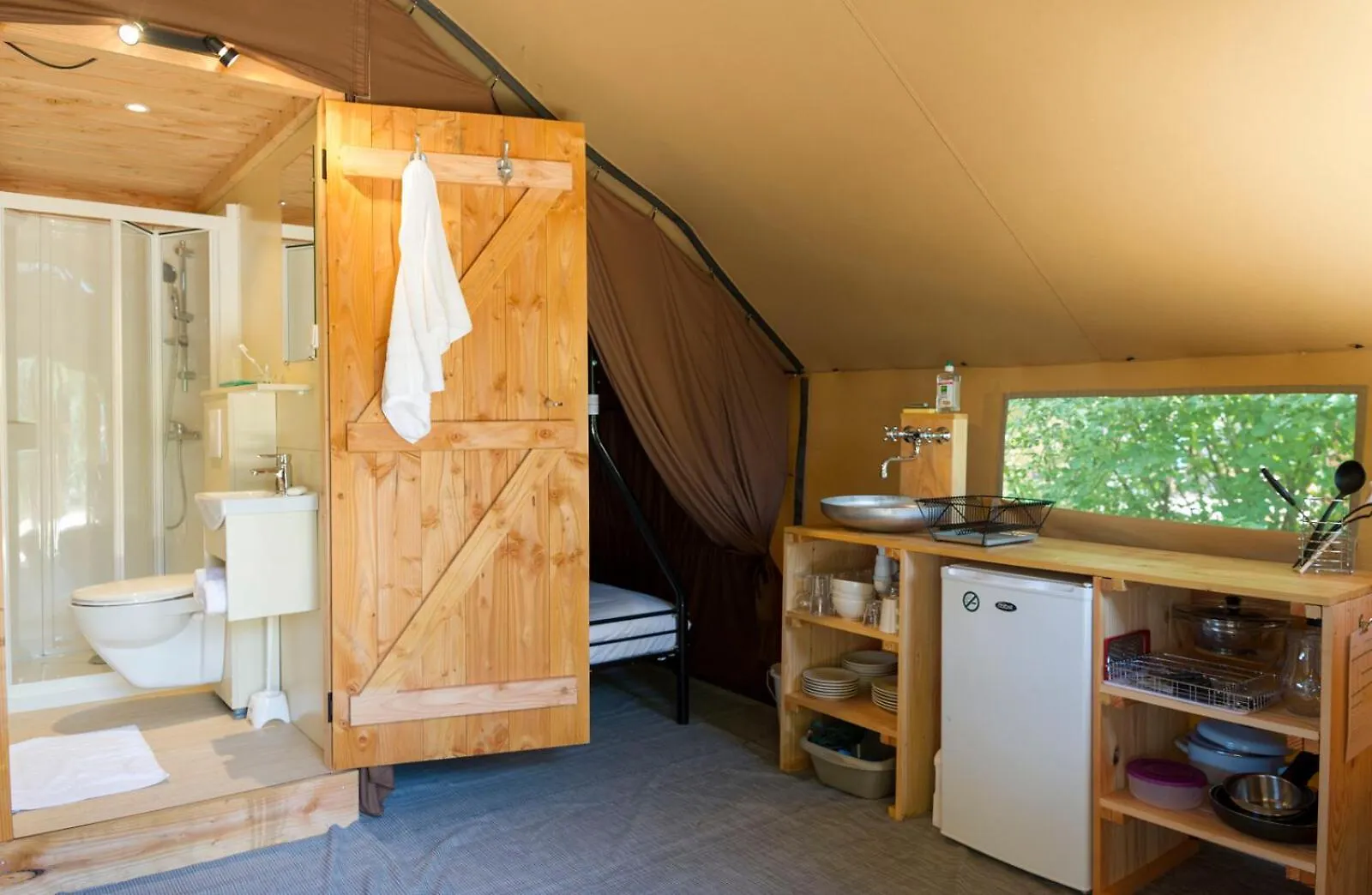 Camping Huttopia Lac d'Aiguebelette Saint-Alban-de-Montbel